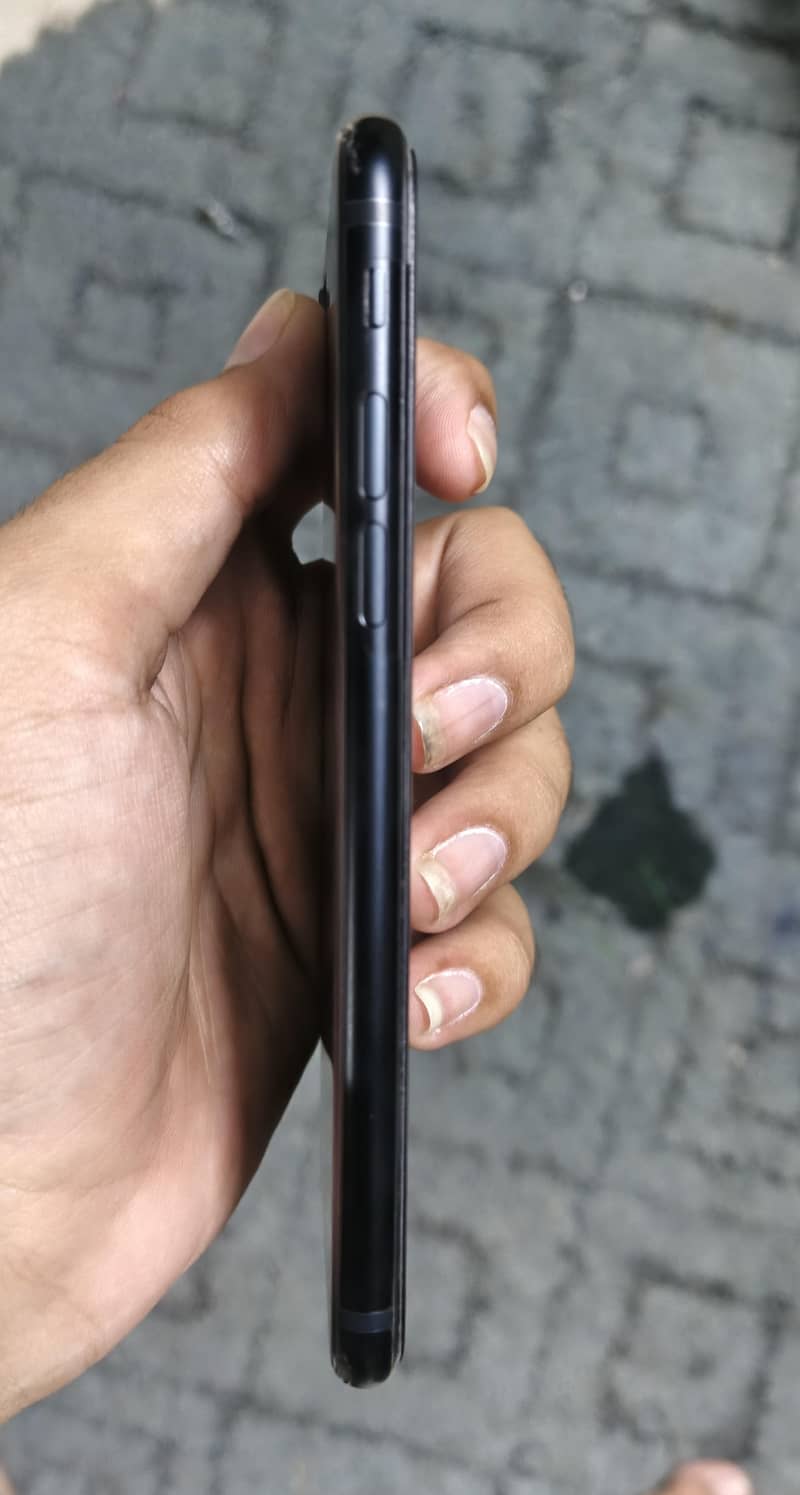 Apple iPhone SE 3rd Generation 6
