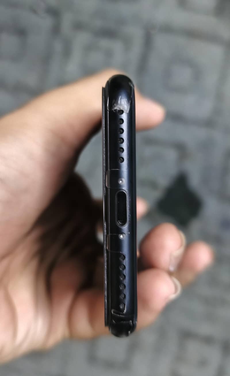 Apple iPhone SE 3rd Generation 7