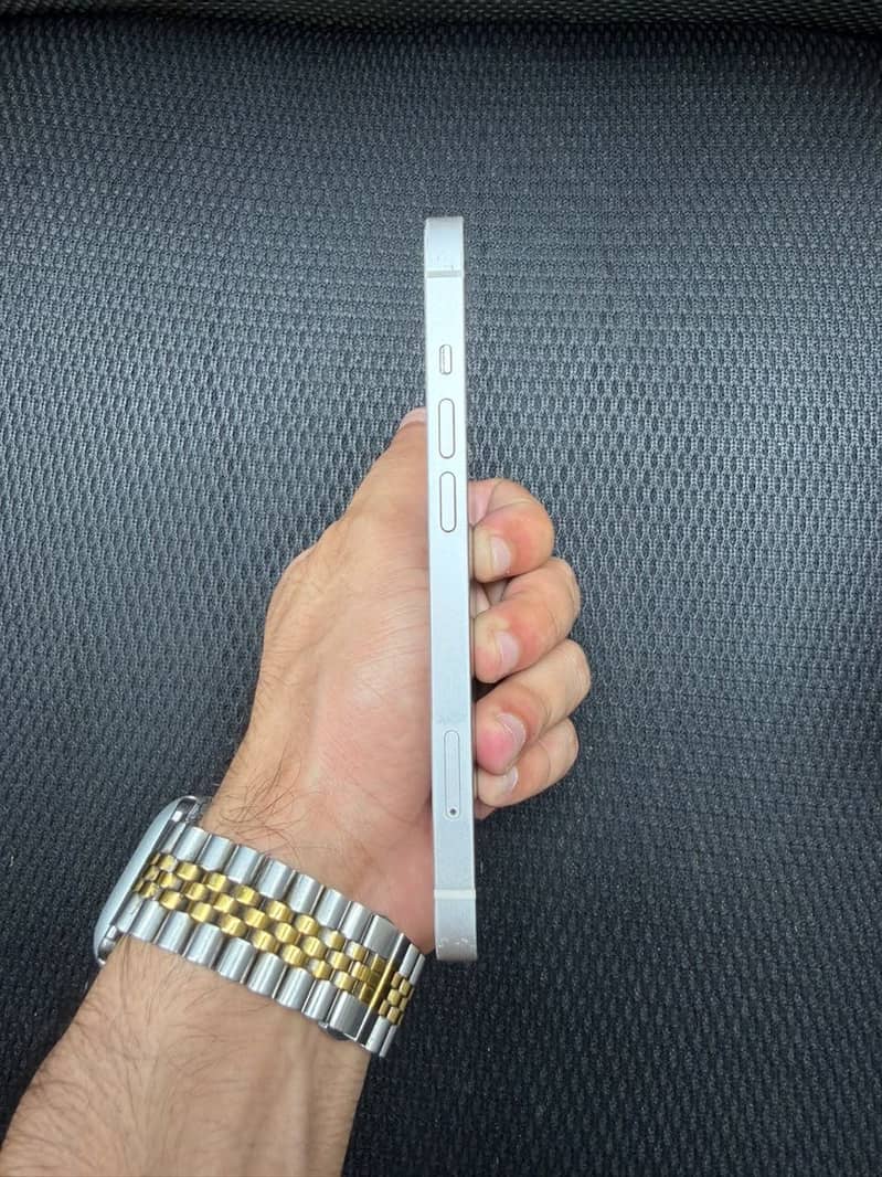 Apple iPhone 13 4