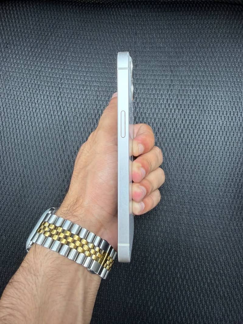 Apple iPhone 13 5
