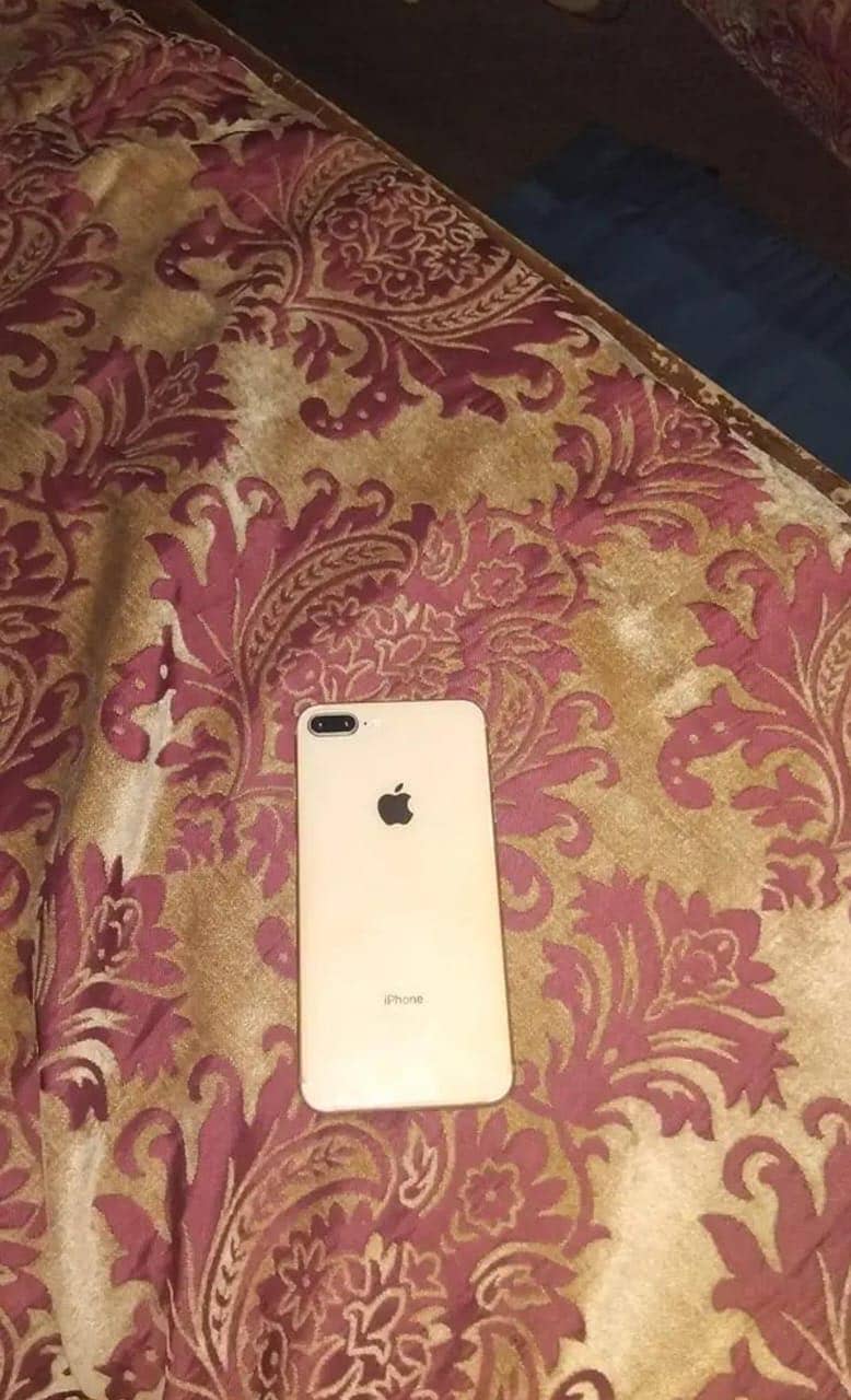 Apple iPhone 8 Plus 0