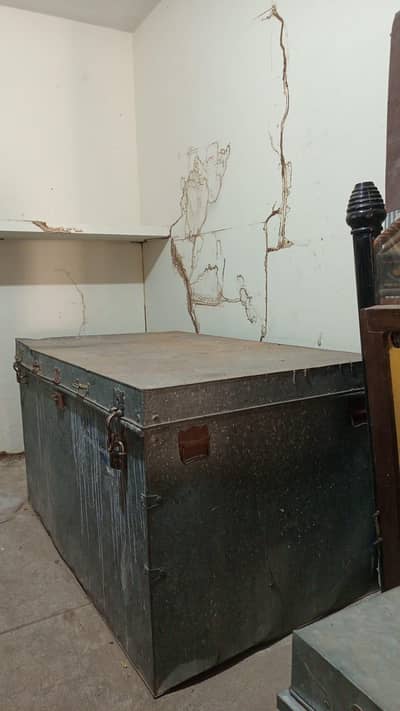 Peti (metal containers)