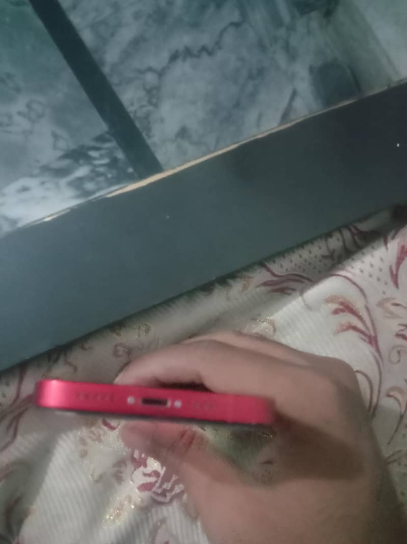 Apple iPhone 13 2