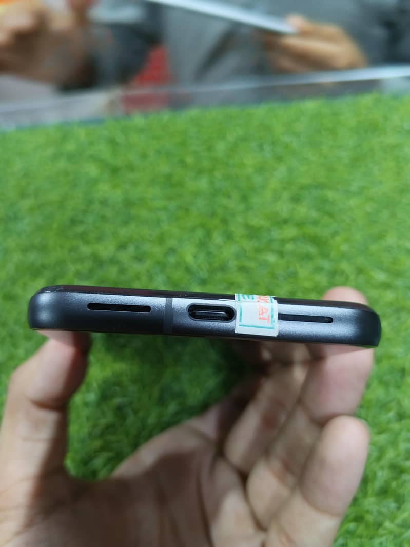 Google Pixel 8 4
