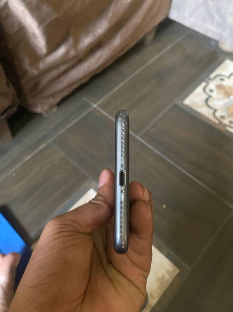 Apple iPhone 8 Plus 1