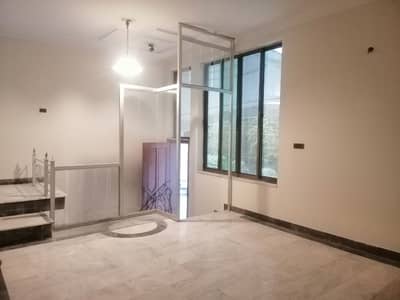 3 bed upper portion