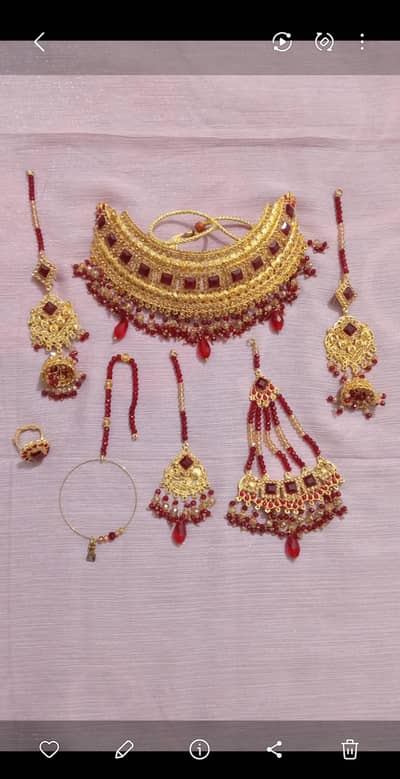 A slightly Used Jewelery set is for SALE