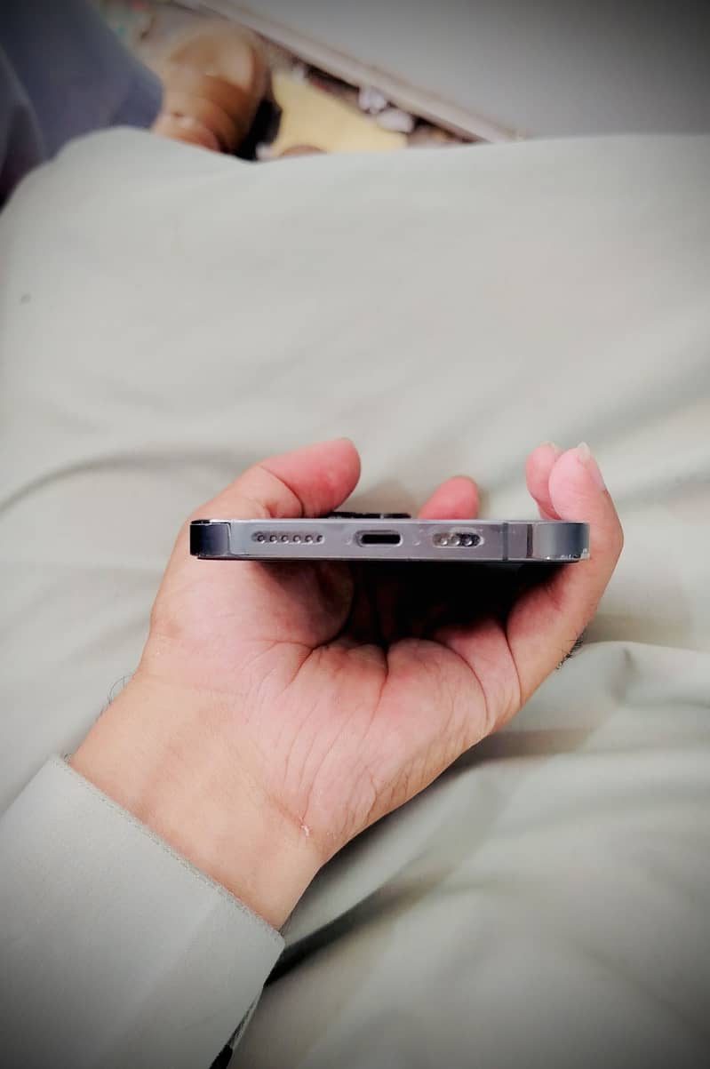 IPhone 12 Pro Max 4