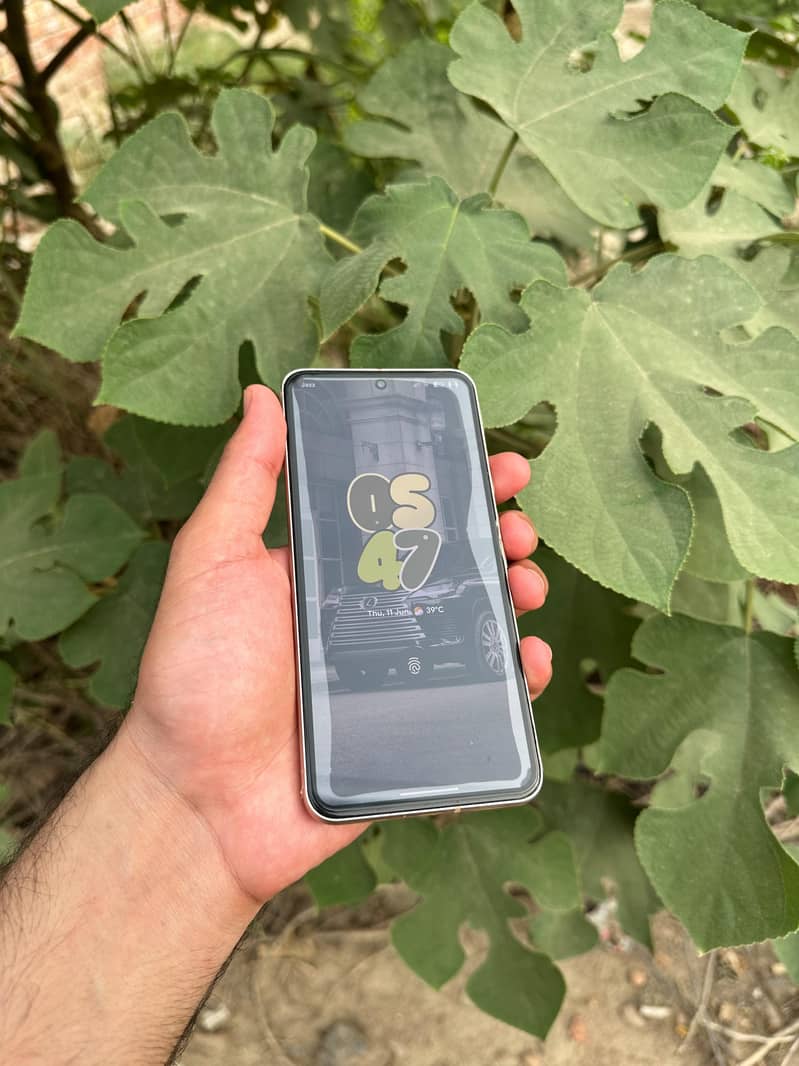 Google Pixel 8 4