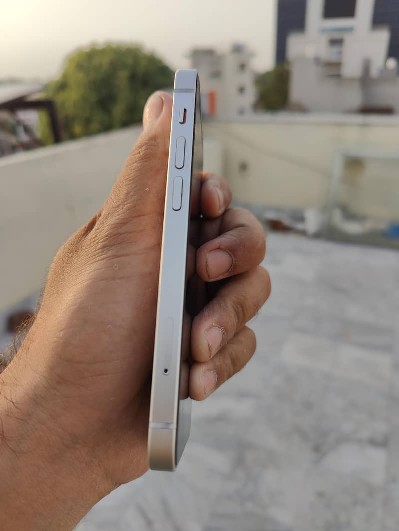 Apple iPhone 12 mini 1