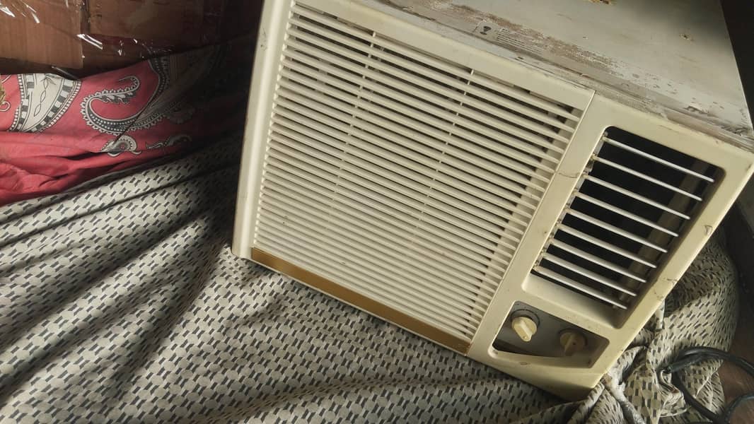 window Ac 2 good condition 0