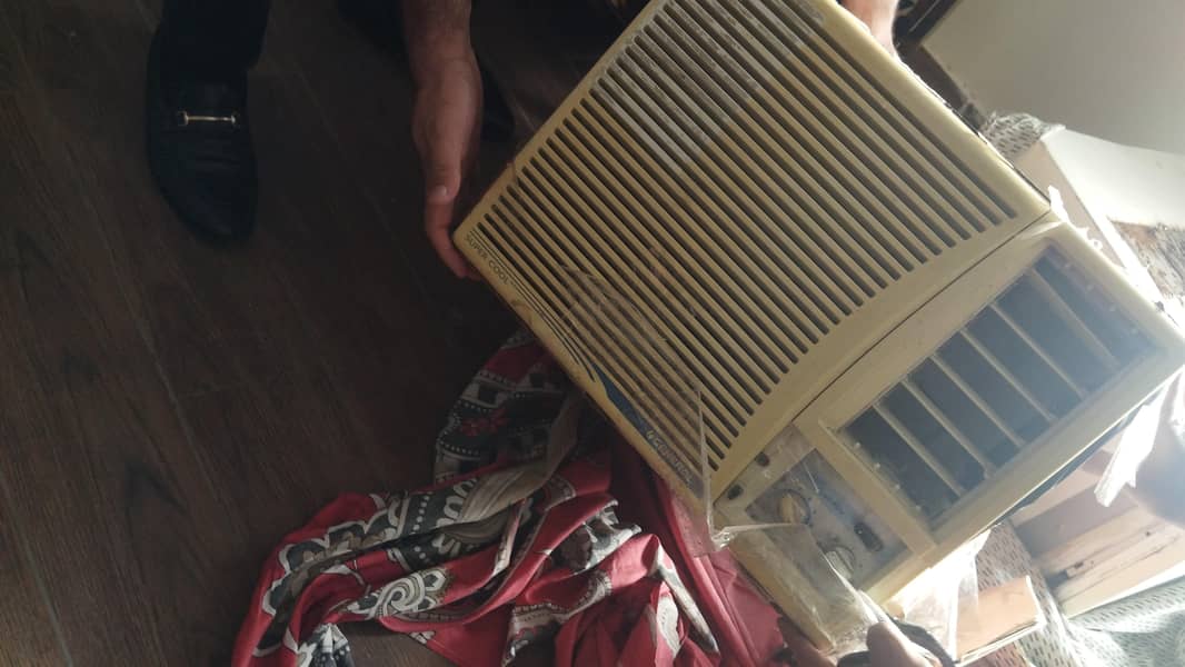 window Ac 2 good condition 1