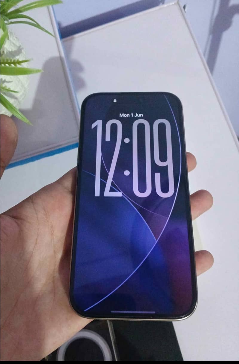 Apple iPhone 16 Pro 1