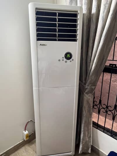 Gree 2 ton cabinet(almost new)