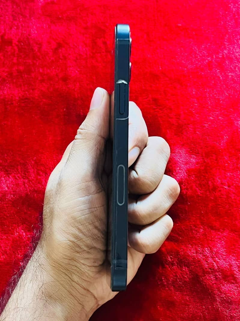 Apple iPhone 12 3