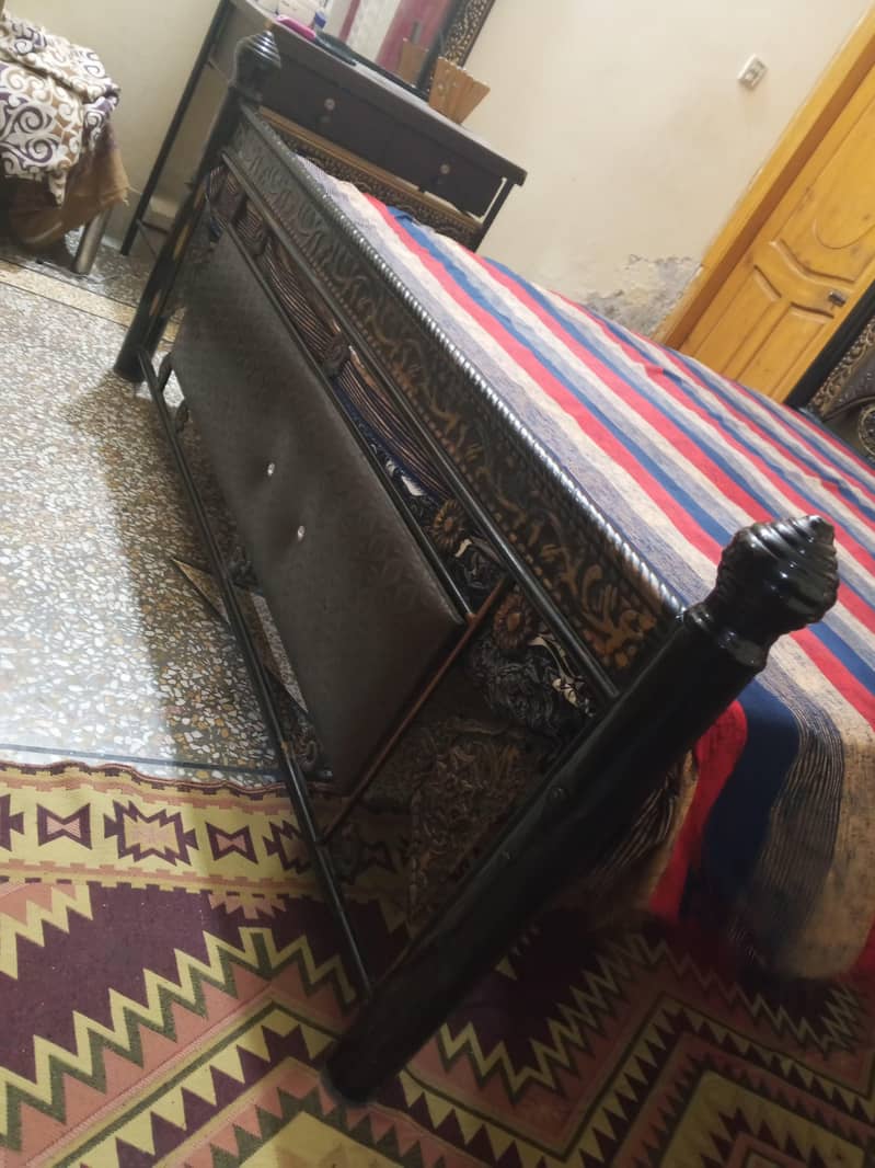 bed and dressing 1