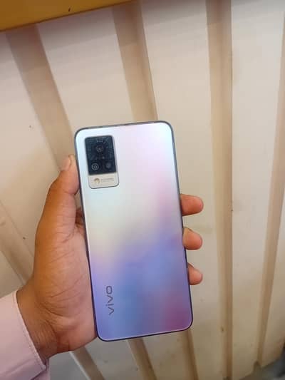 Vivo V21