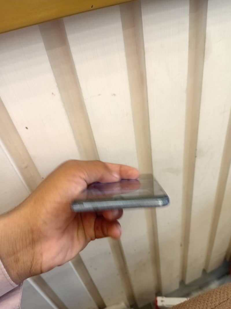 Vivo V21 4