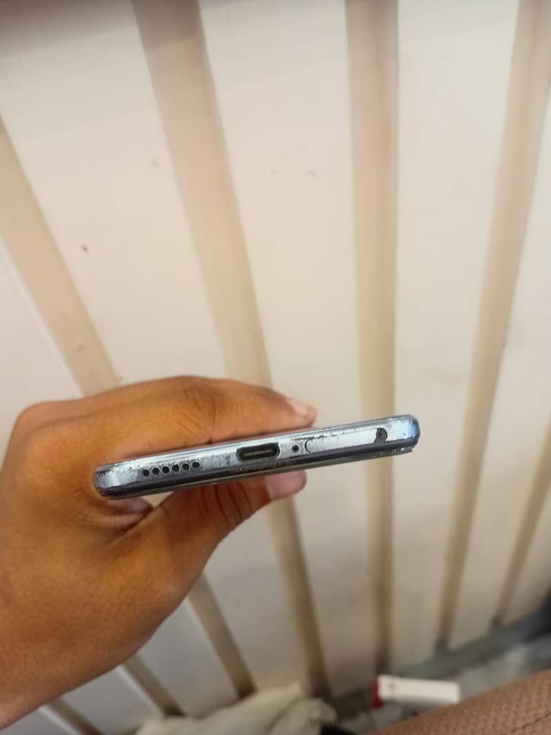 Vivo V21 6