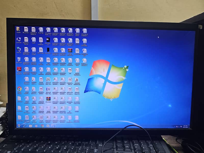 monitor full screen hd available 0