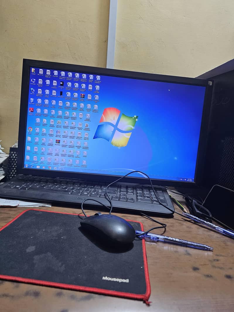 monitor full screen hd available 1