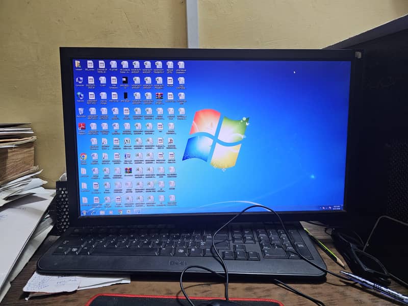 monitor full screen hd available 3