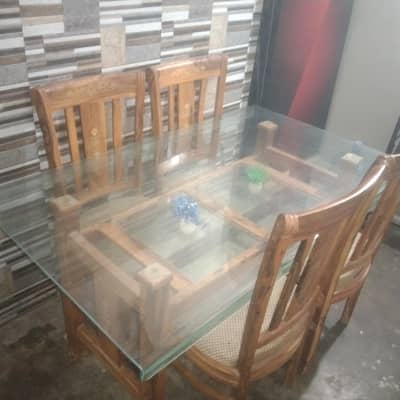 Selling dining table 6 chair 5 ok 1 broken