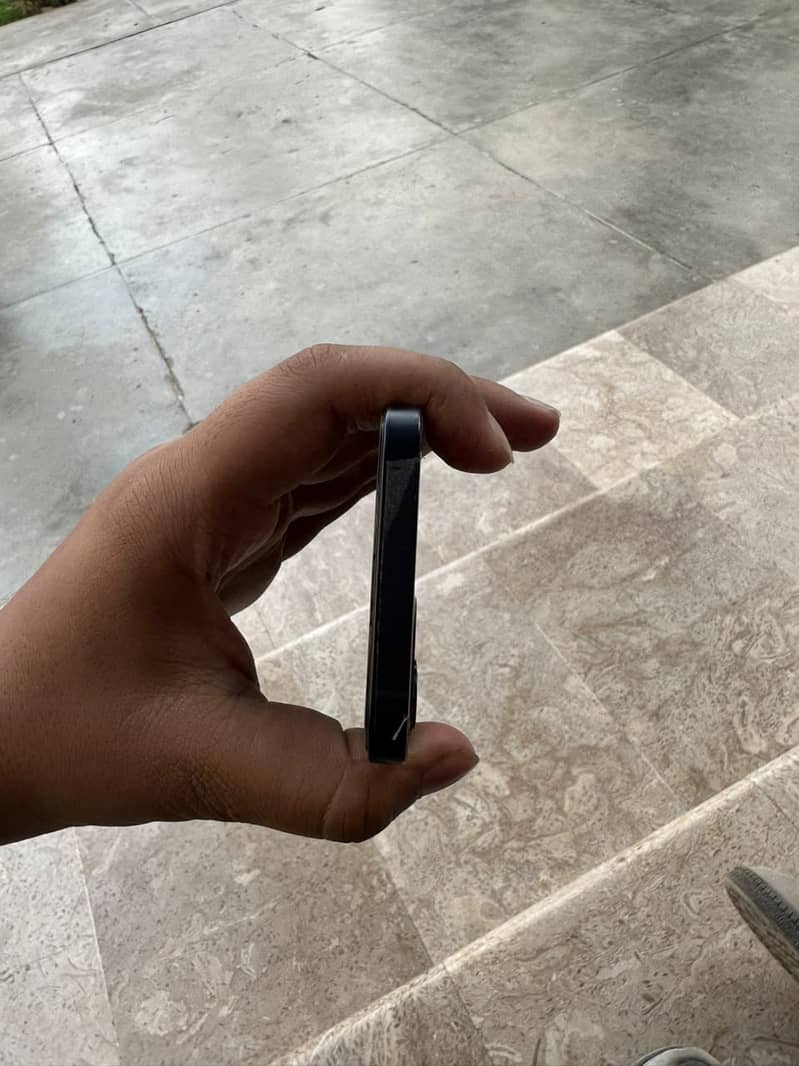 Apple iPhone 12 0