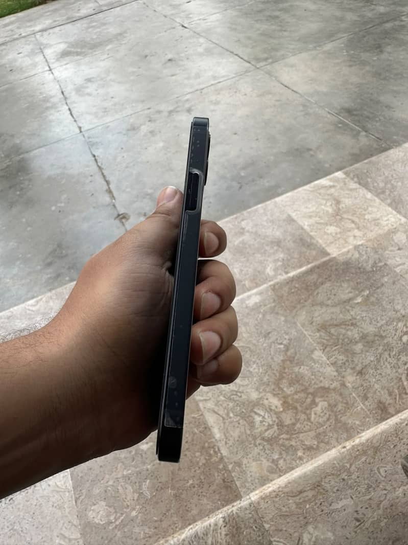 Apple iPhone 12 1