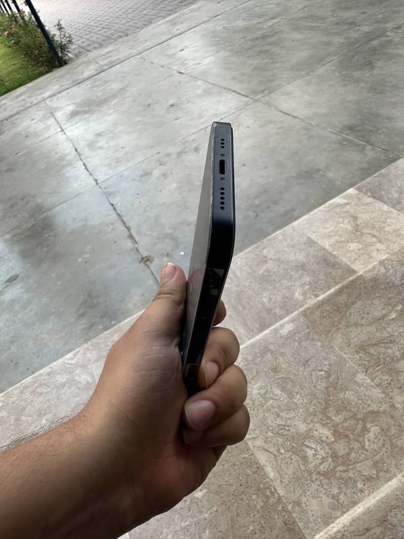 Apple iPhone 12 4