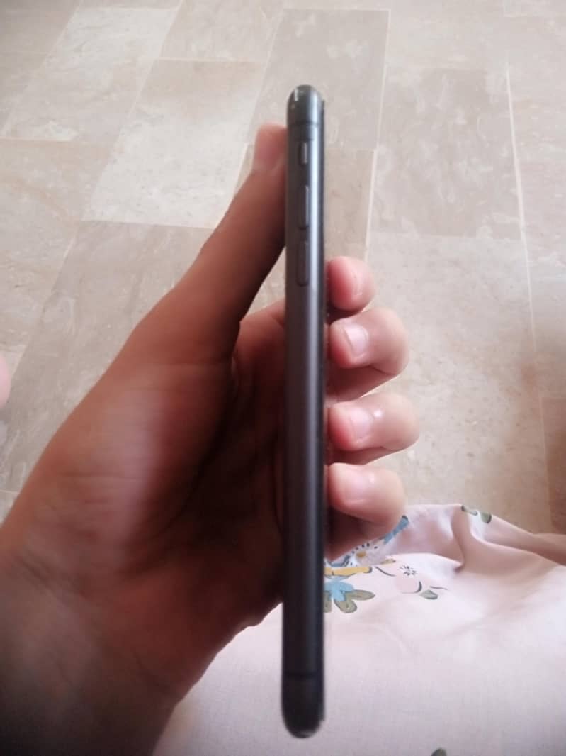 Apple iPhone 11 3