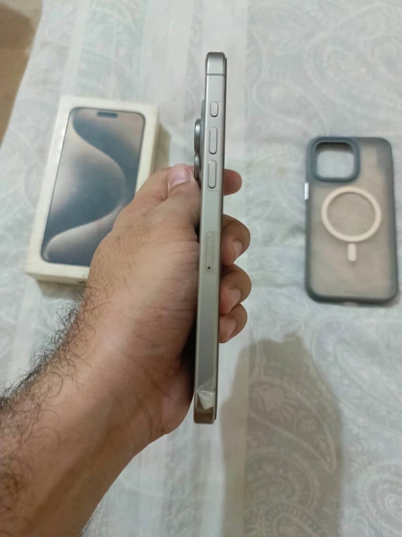 Apple iPhone 15 Pro Max 2