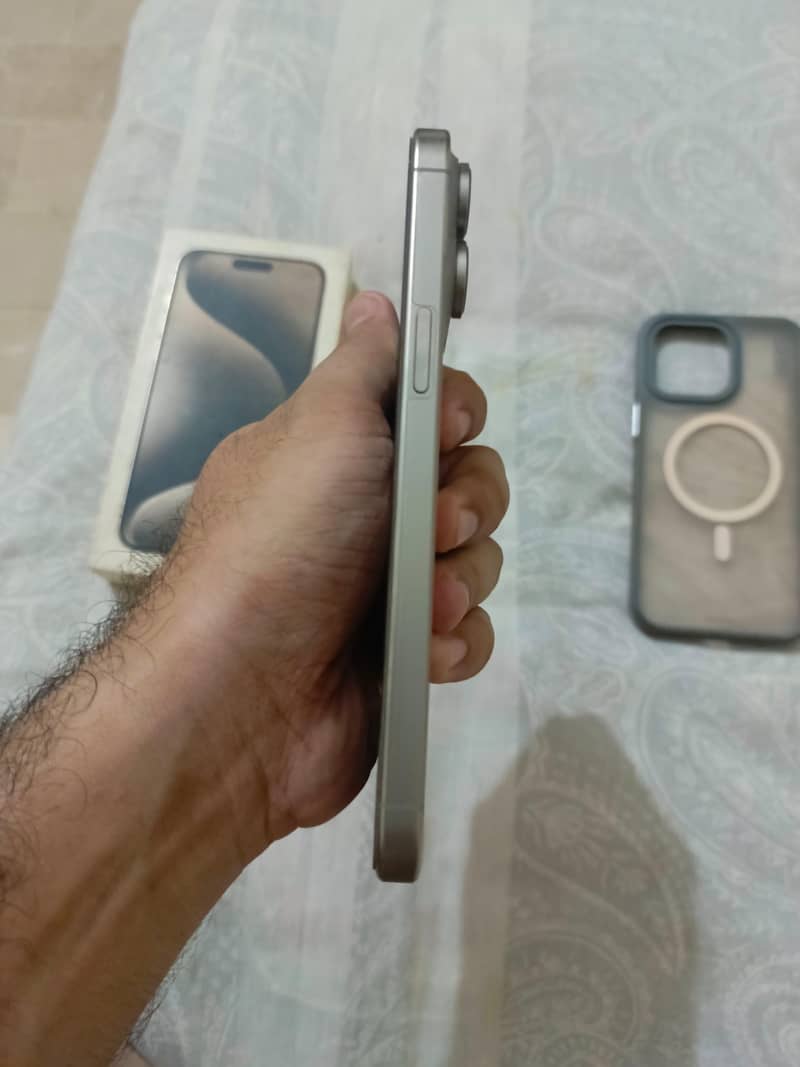Apple iPhone 15 Pro Max 3