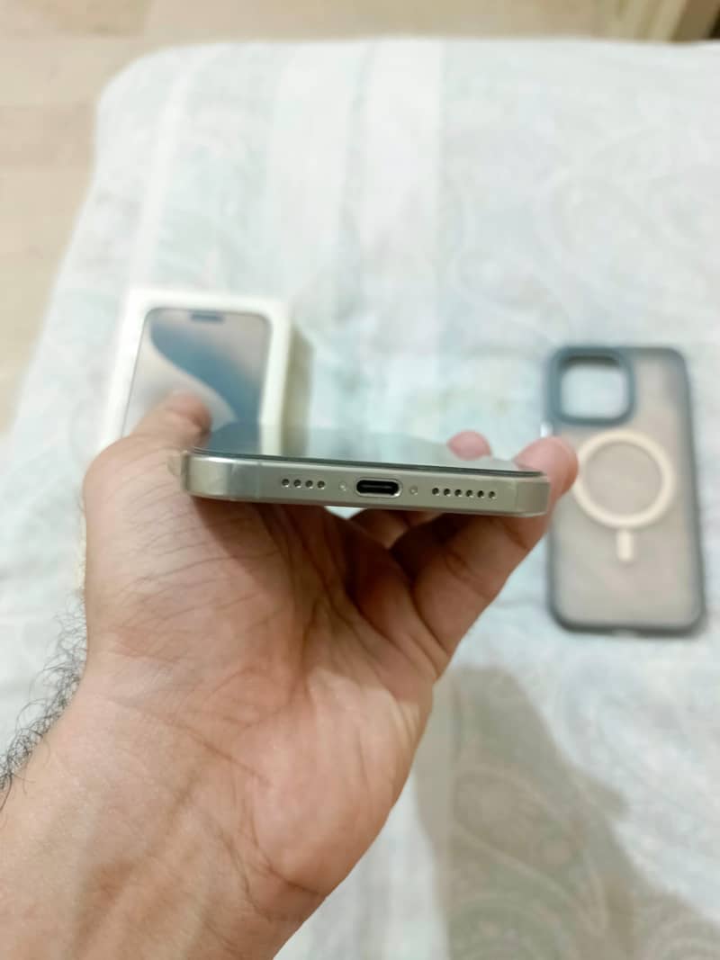 Apple iPhone 15 Pro Max 4