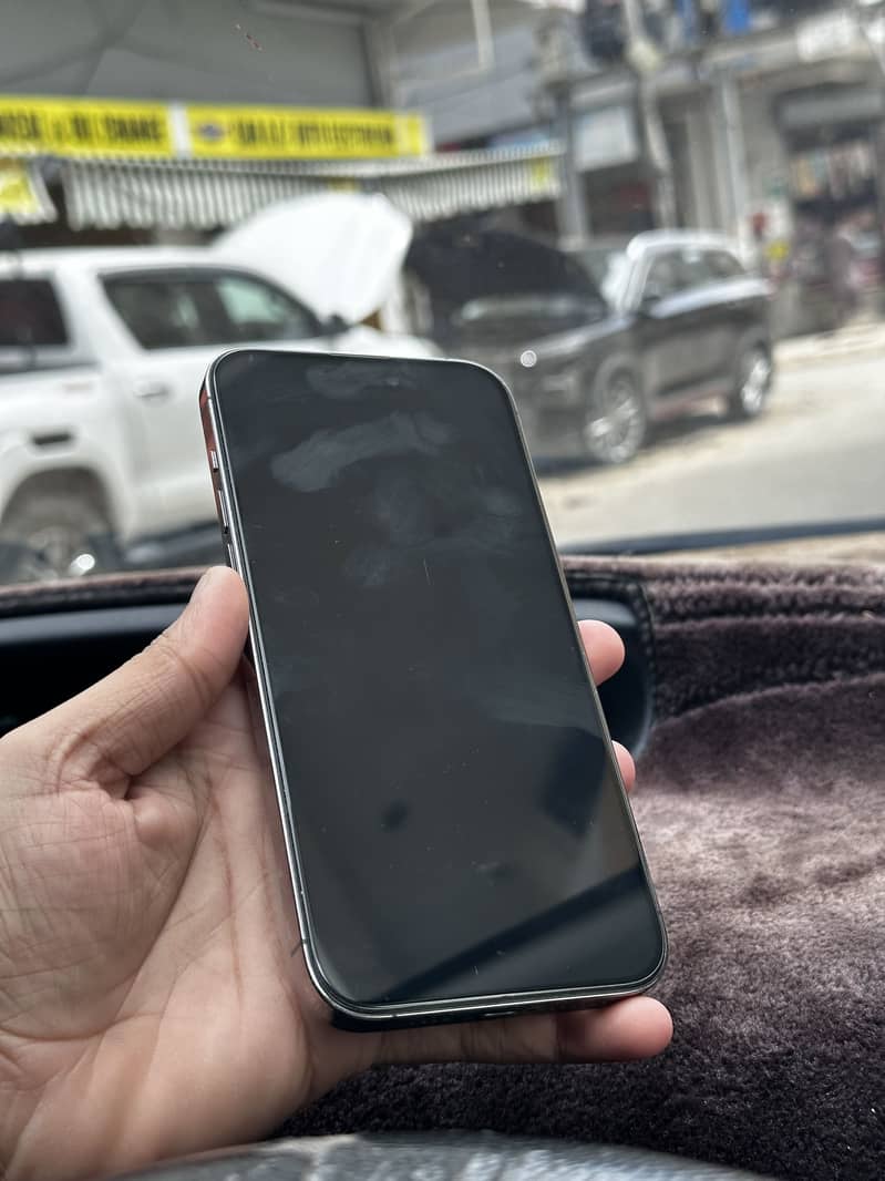 iPhone 14 Pro Max 2