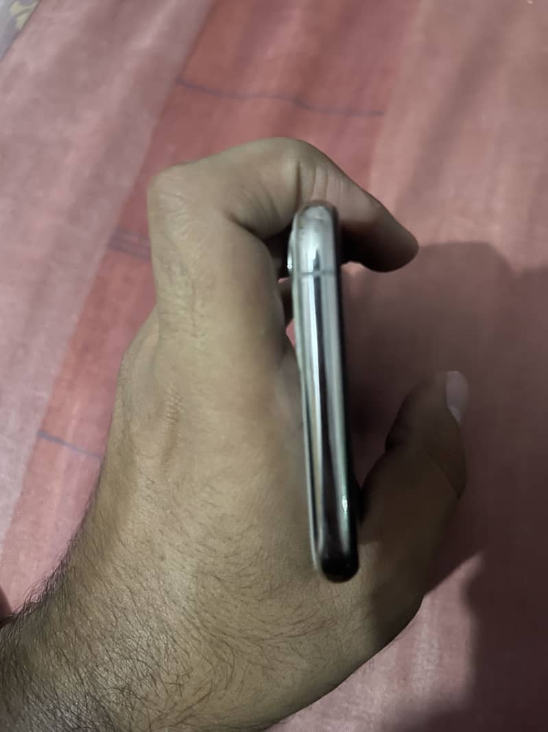 Iphone 11pro 4