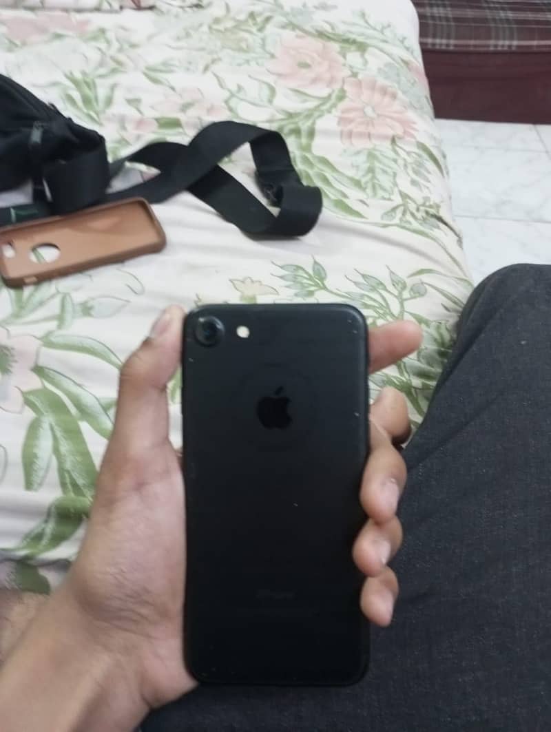 Apple iPhone 7 3