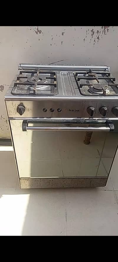 BAKING OVEN AND THREE STOVE