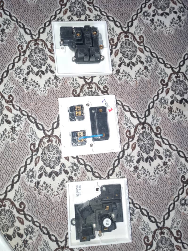 Electric Buttons 3