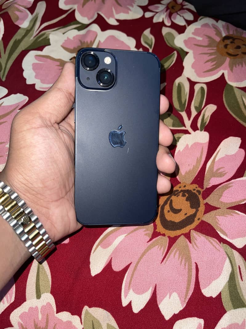 Apple iPhone 13 5