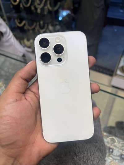 Apple iPhone 16 Pro jv