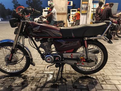 honda 125 2023 model  like a new or dono tyre bi new ha
