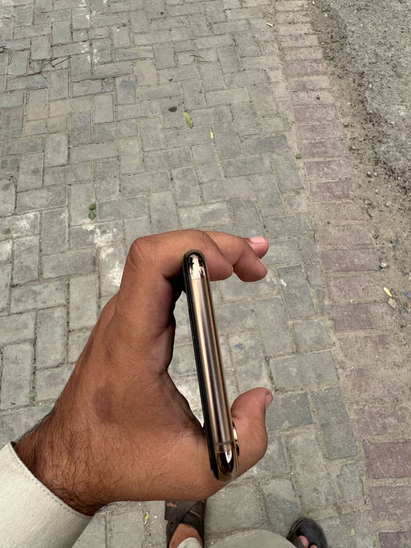 iPhone XS Max 5