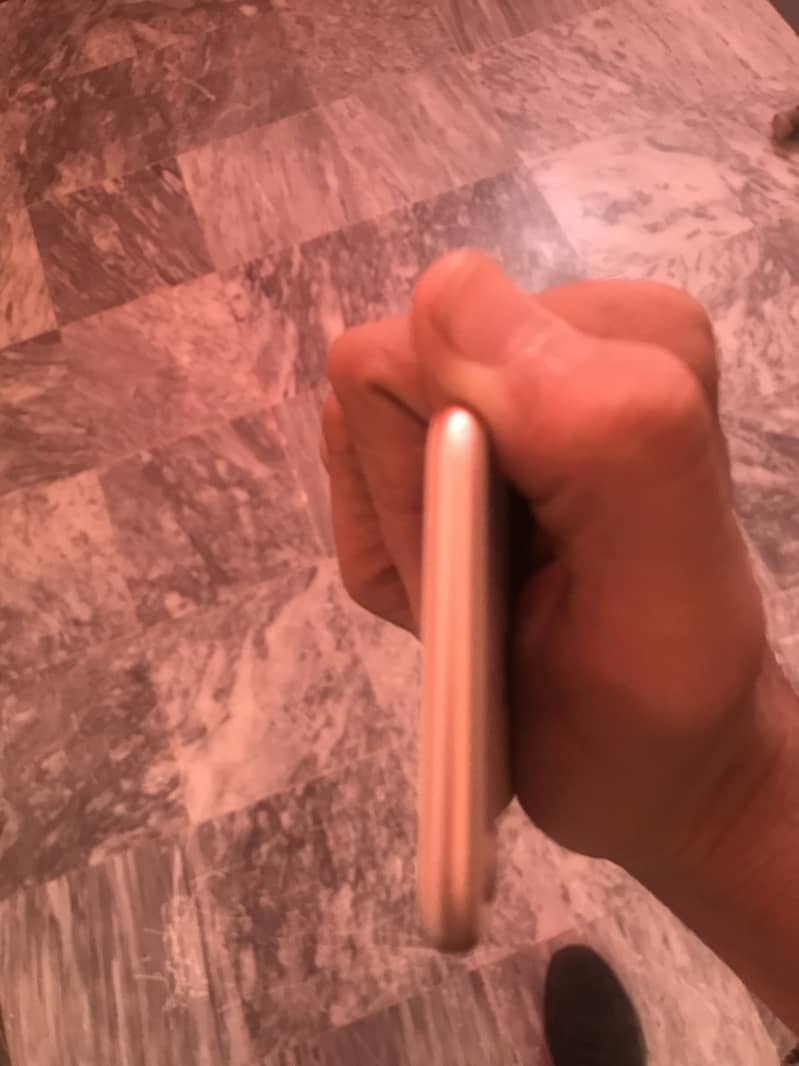 Apple iPhone 8 3