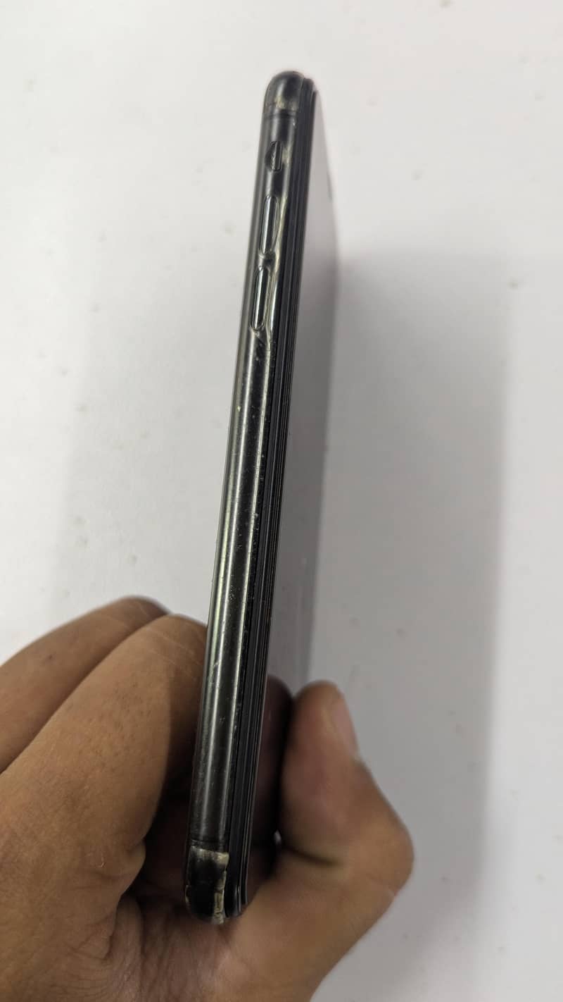 Apple iPhone X 4