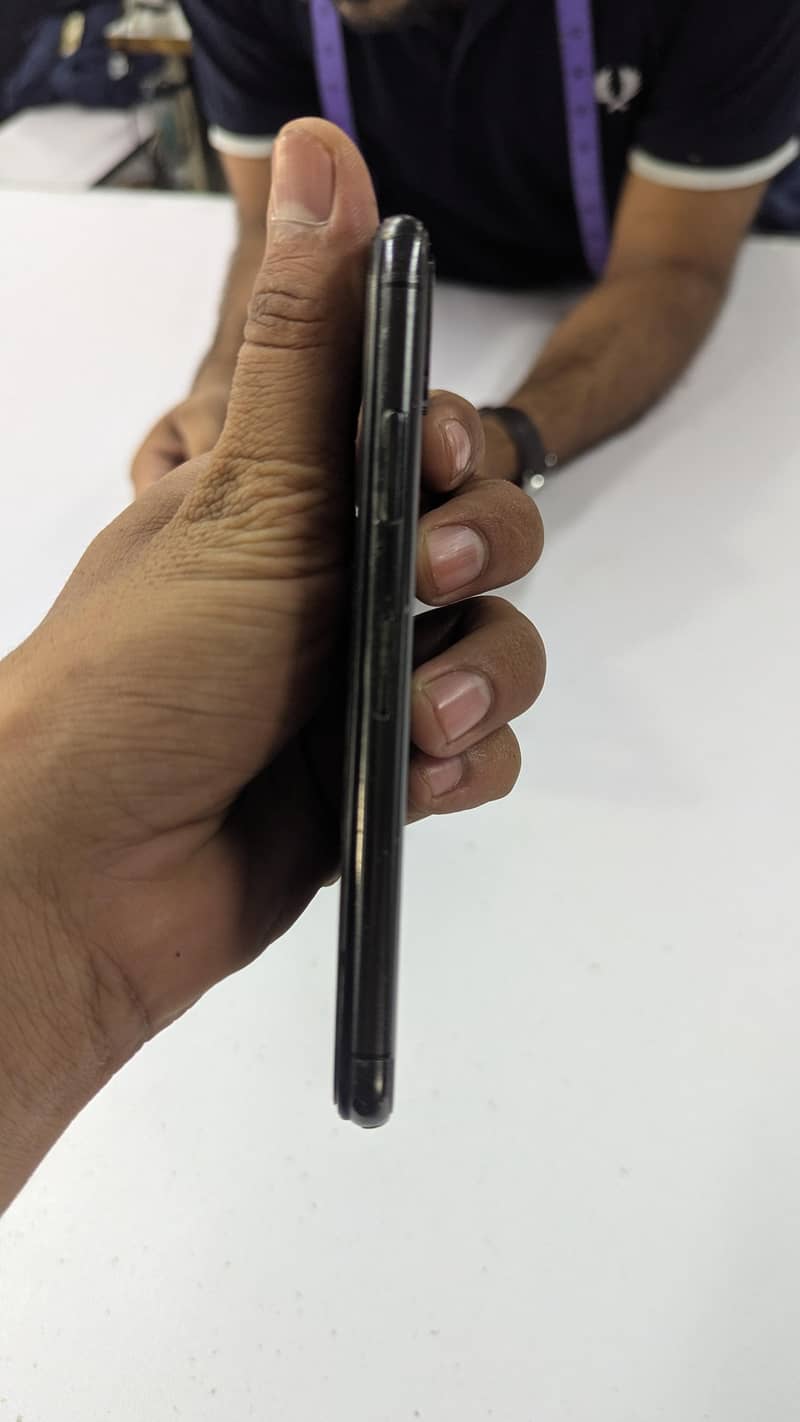 Apple iPhone X 5