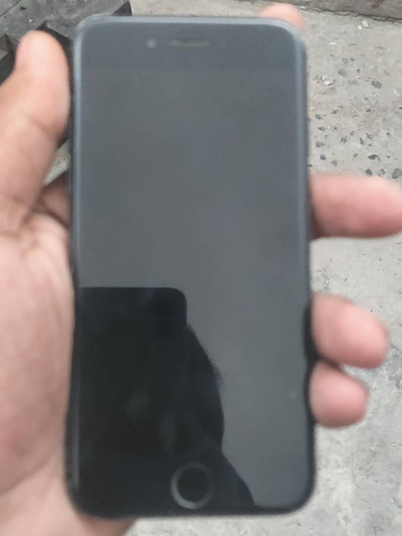 Apple iPhone 7 0