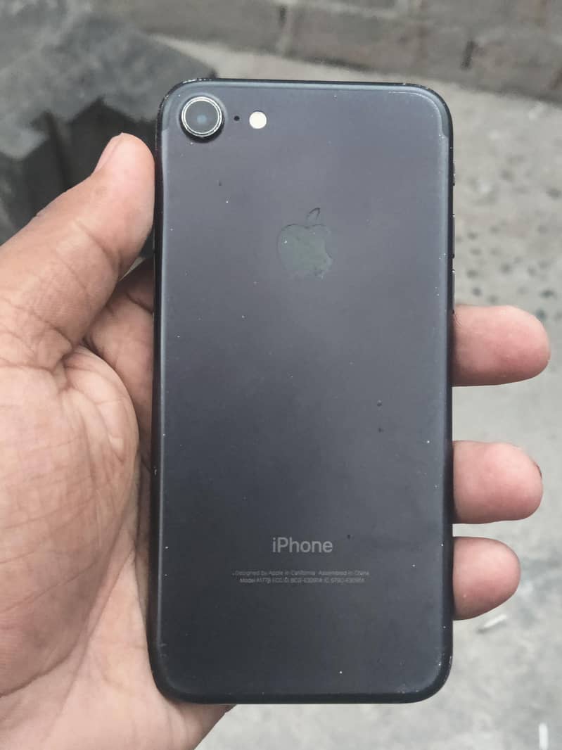 Apple iPhone 7 1