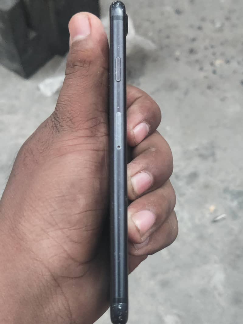 Apple iPhone 7 3