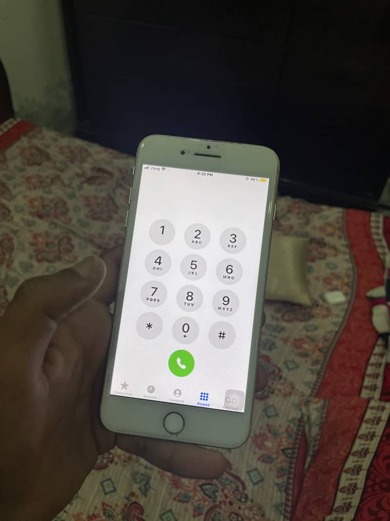 Apple iPhone 8 Plus 0